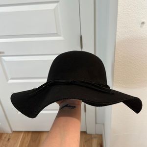 Milani Black Floppy Hat with Tie